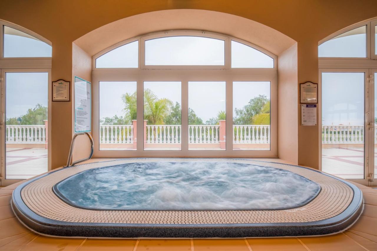 Boavista Golf & Spa - Bela Colina Holidays Lagos Exterior photo A whirlpool bath