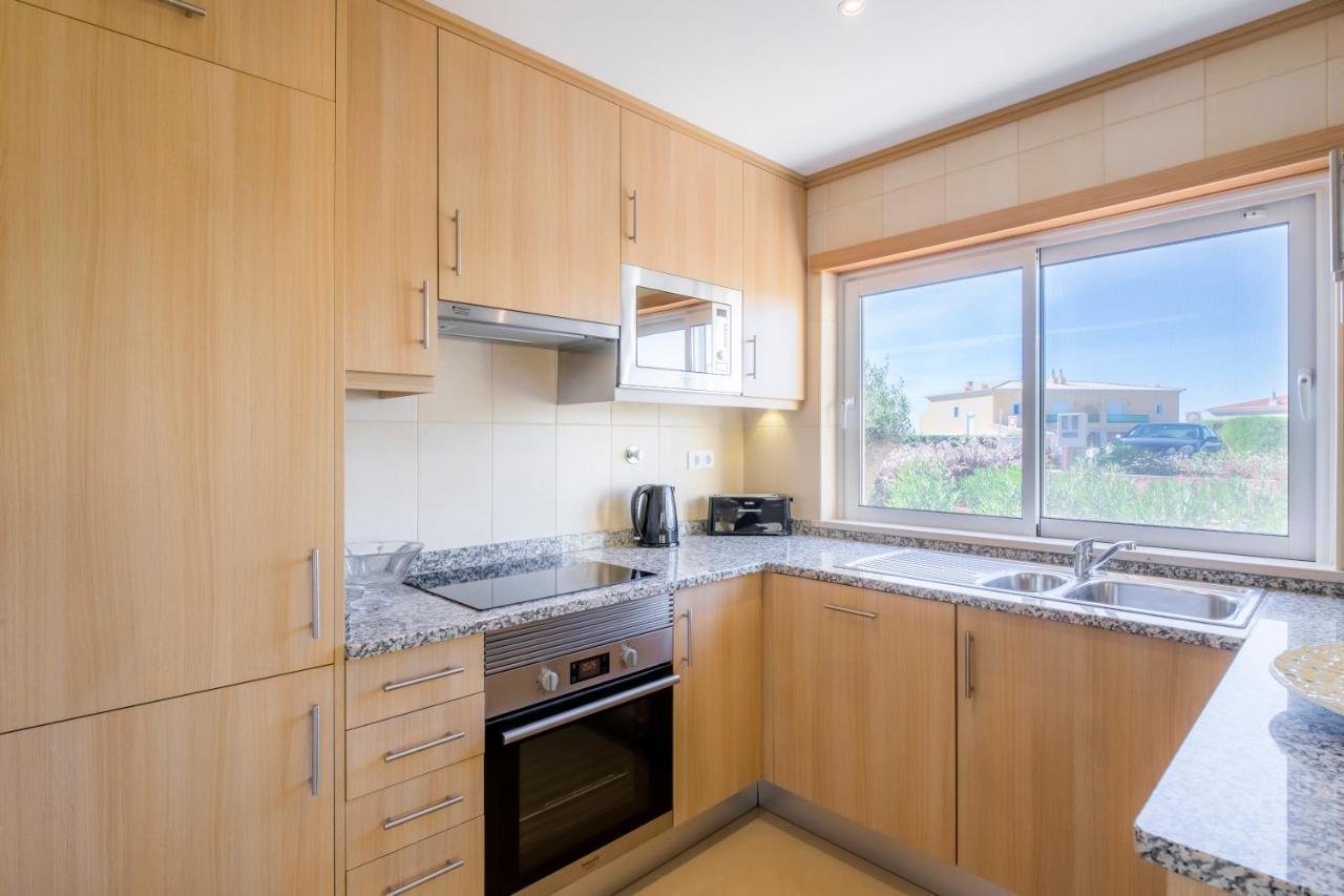 Boavista Golf & Spa - Bela Colina Holidays Lagos Exterior photo A typical kitchen in a serviced apartment