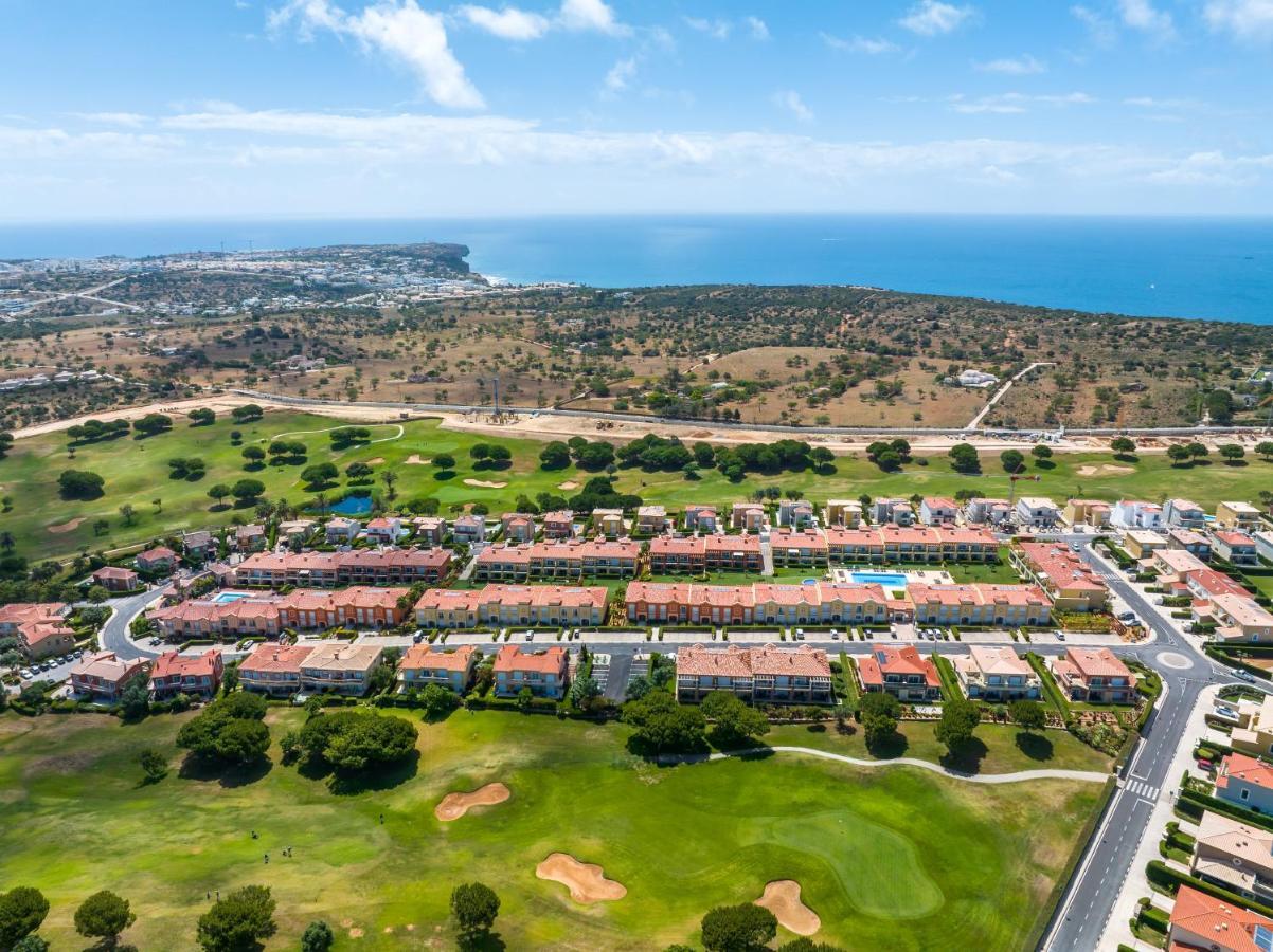 Boavista Golf & Spa - Bela Colina Holidays Lagos Exterior photo Aerial view of the La Jolla Shores Golf Course