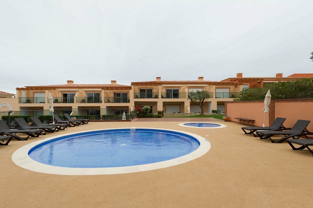 Boavista Golf & Spa - Bela Colina Holidays Lagos Exterior photo A swimming pool with a safety cover