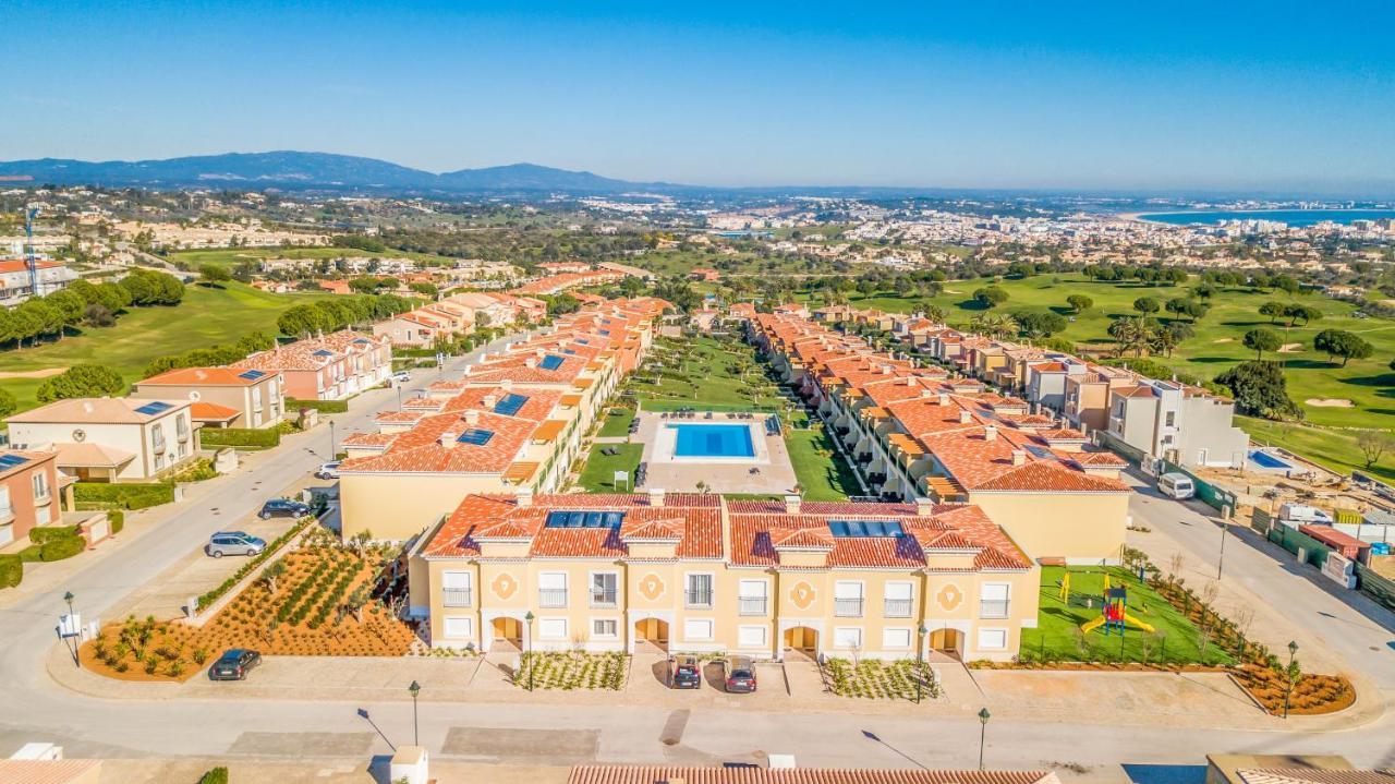Boavista Golf & Spa - Bela Colina Holidays Lagos Exterior photo A view of the town